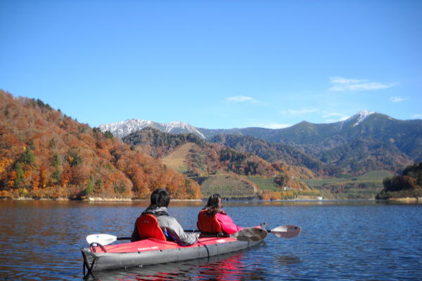 ならまた湖　紅葉カヌー